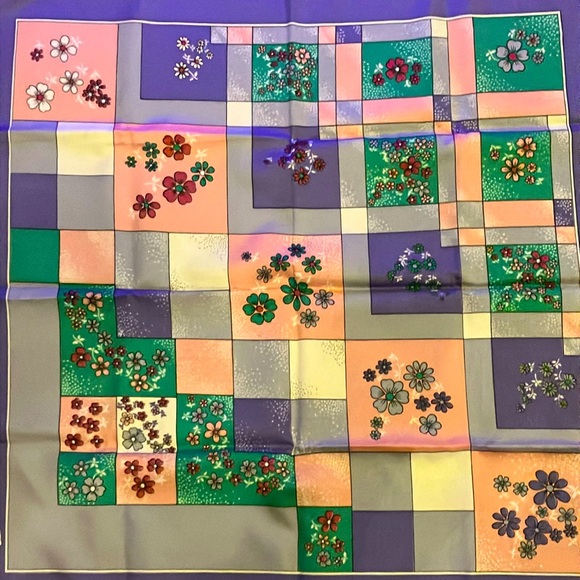 Vintage Accessories - Beautiful, floral print Vintage scarf.